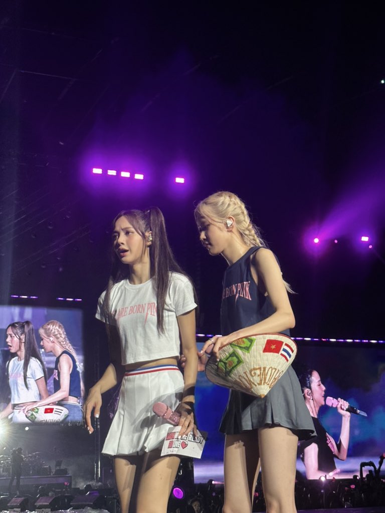 vampirechaeng_'s tweet photo. Them 😂 https://t.co/TFgGOfuqAG