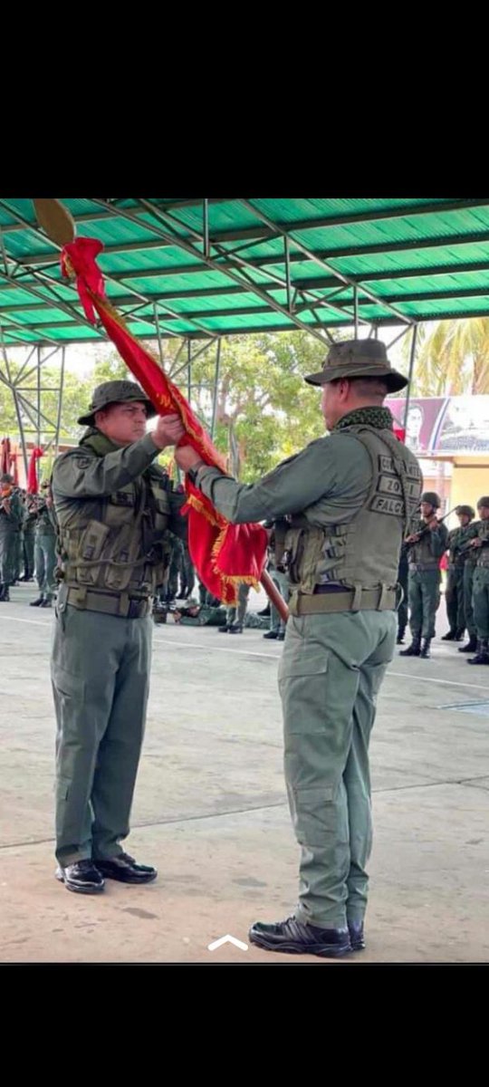 FalconZodi12's tweet photo. ✍️ Entérate|El Alm Alejandro Rafael Díaz Espinoza Cmdte de @REDI_OCC presidió acto con motivo de transmisión de mando de @zodilara y #Zodifalcon El GD. José Alfredo Rivera hizo entrega de las riendas de la máxima institución militar falconiana al G/D Fèlix Manuel Arnos Rodríguez. https://t.co/0vgfutjyp0