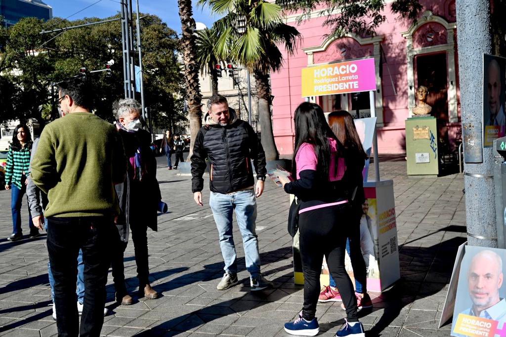 La Argentina que viene es la del empleo, la de los emprendedores, la de las oportunidades, la de las certezas y los valores. #ElCambioDeNuestrasVidas es con <a href="/horaciorlarreta/">Larreta</a> y <a href="/GerardoMorales/">Gerardo Morales</a>.