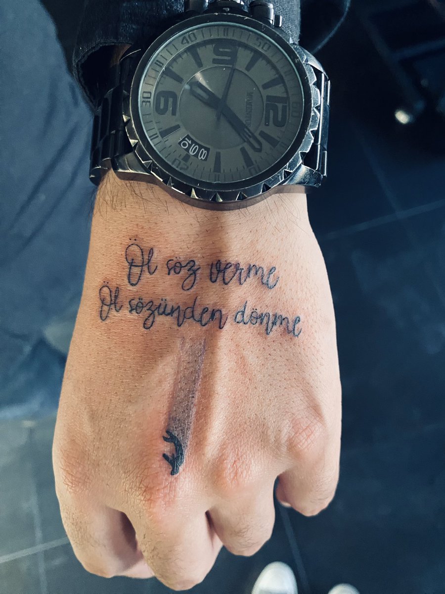 ecesuymus's tweet photo. bugün yaptığım dövmeye bakın çabuk https://t.co/ncfRWZMbdR