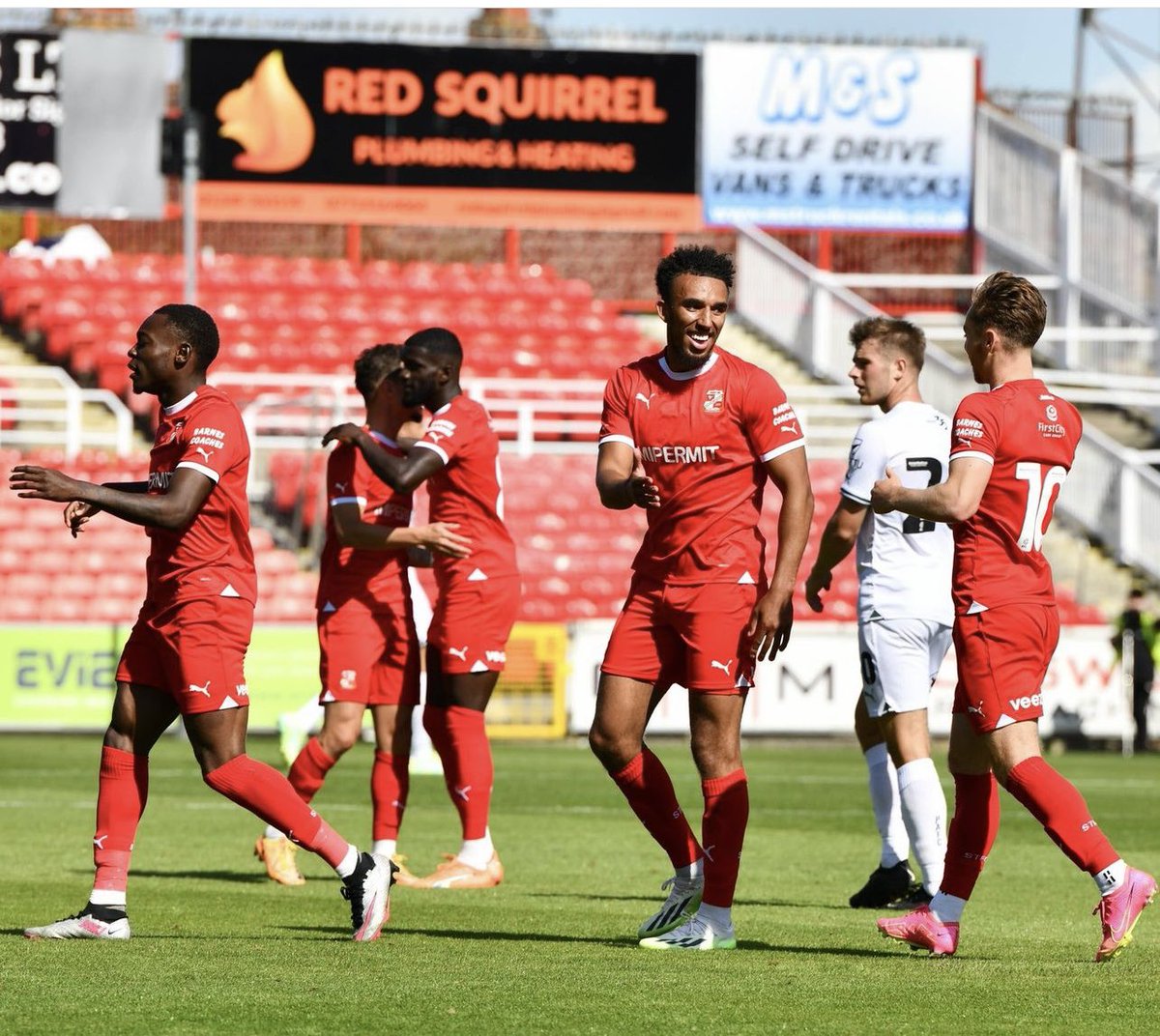 Red Squirrel tweet media