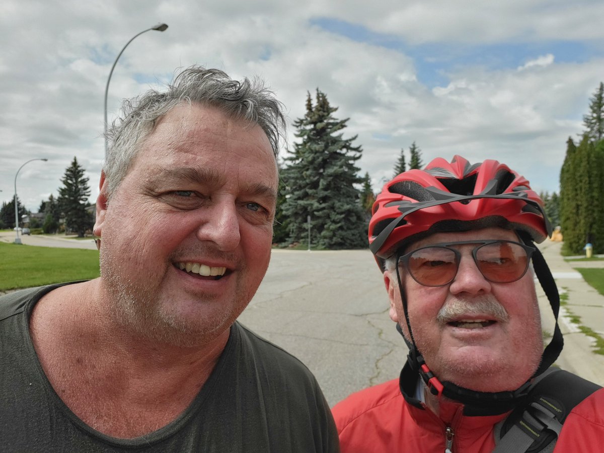 80radrider's tweet photo. Great to meet @slav_metalurges on my Rad Ride today and talk about his Rad Wagon and eating Caribou.
#cyclingwithhukkussan
#myradride
#bikeyeg https://t.co/Tu6oZoBfJV