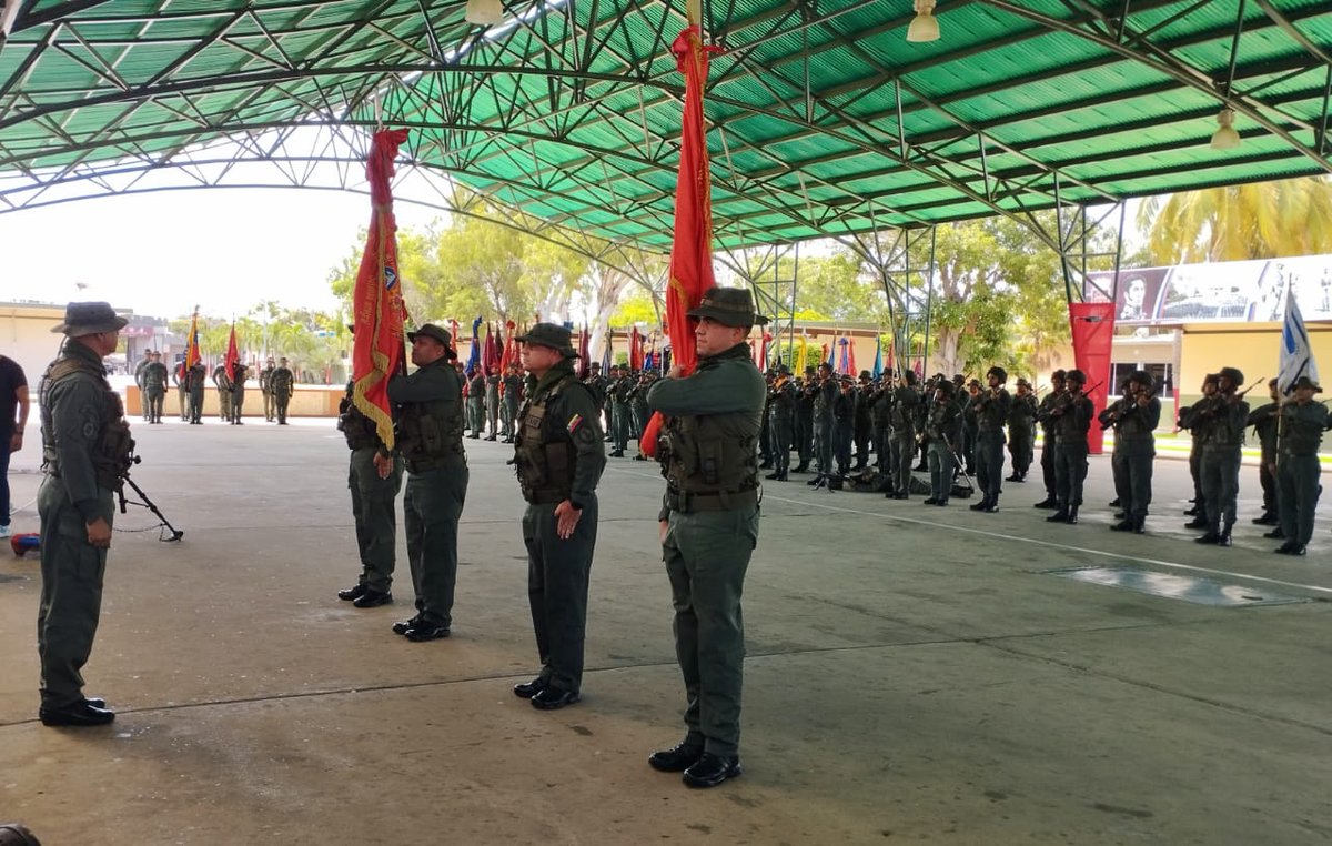 FalconZodi12's tweet photo. 📸ACTO DE TRANSMISIÓN DE MANDO| #Zodifalcon y @zodilara por parte del ALM. Alejandro Rafael Díaz Espinoza Comandante de la @REDI_OCC

#Falcón #Lara #FANB🇻🇪 #Venceremos https://t.co/zwyDLpjLKC