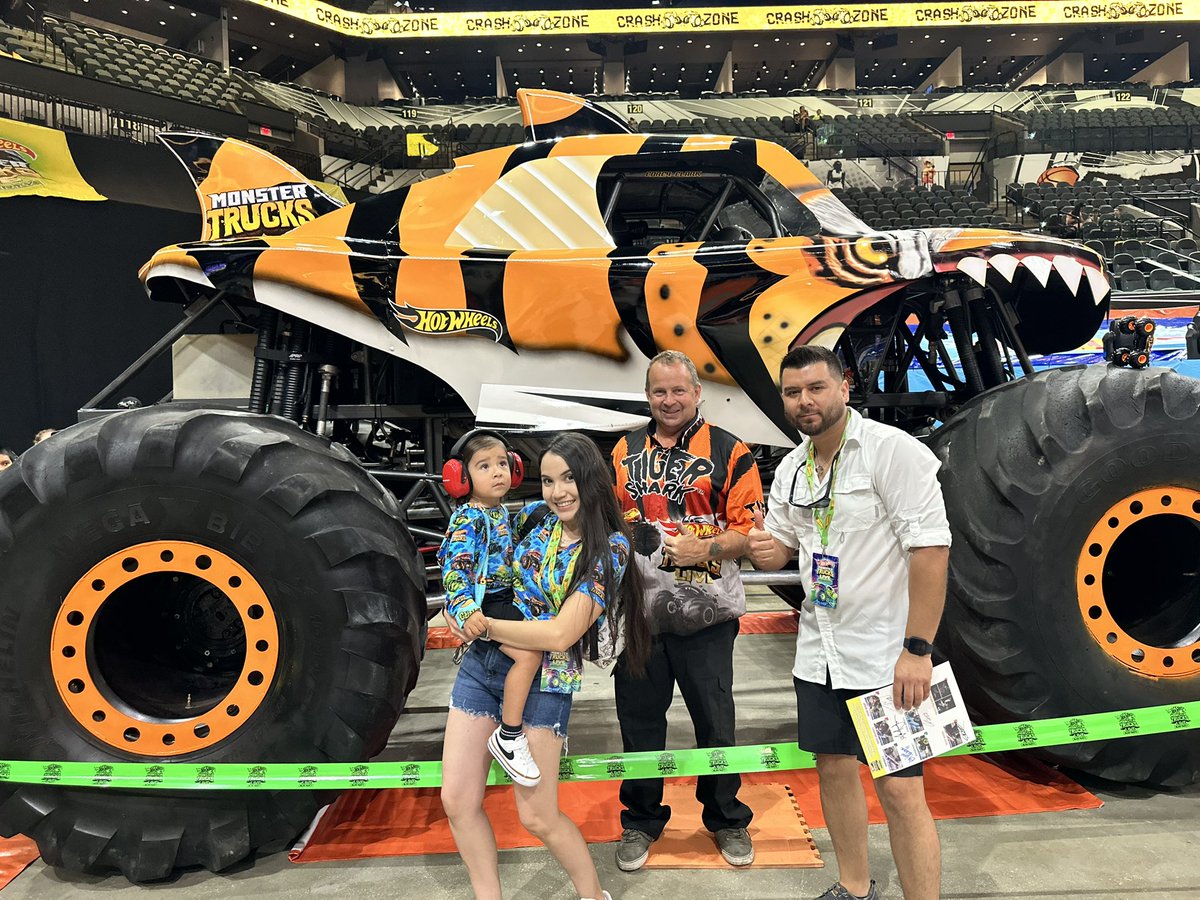 delrioo10's tweet photo. #hotwheelsmonstertruckslive 

So excited! https://t.co/cTUb6zd6jO