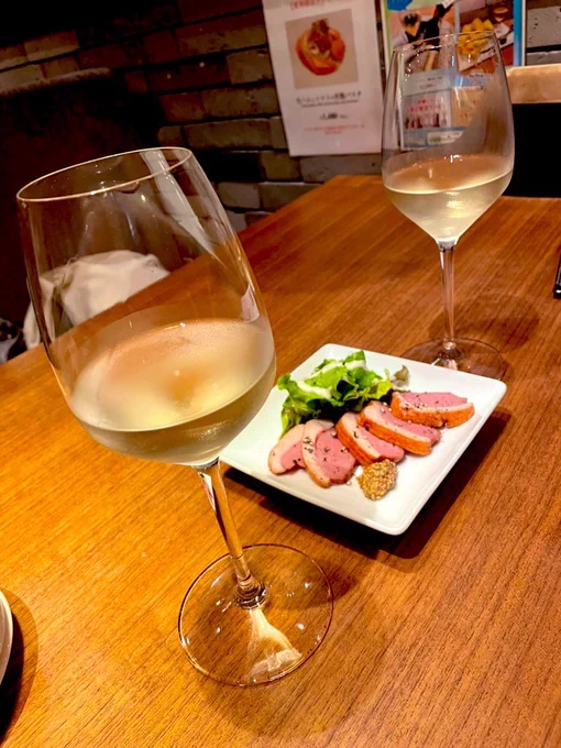昨日(土曜日)mioちゃんとライちゃんとアフタヌーンティーしてお買い物して美味しいワイン飲んで夜はライちゃんとしゃぶしゃぶしてきたー楽しかったー 今日はユニバ楽しむぞー