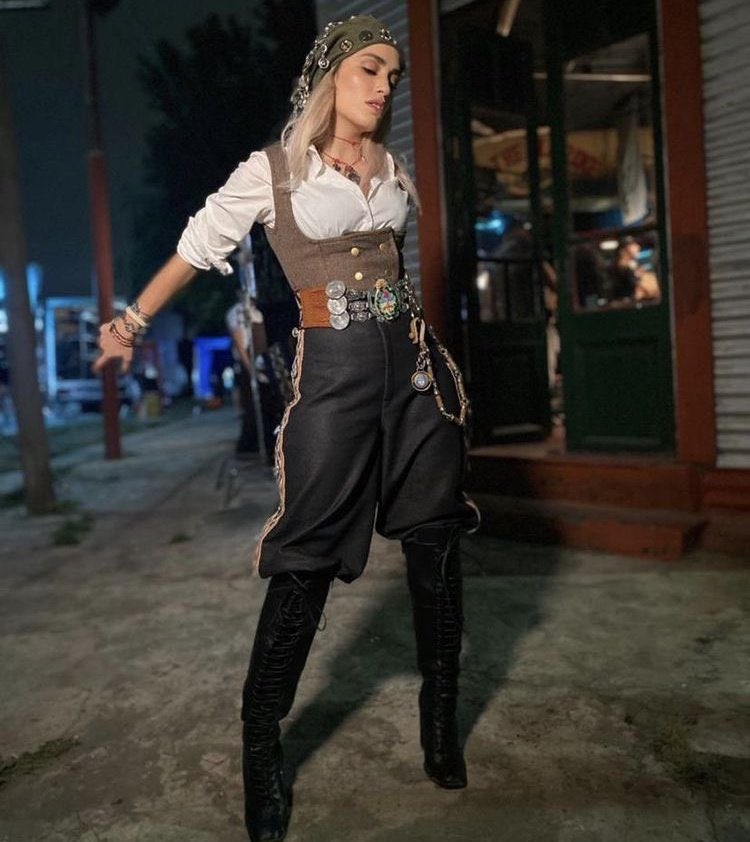 lalioficial's tweet image. El sábado con las pibas//el domingo en el asado familiar