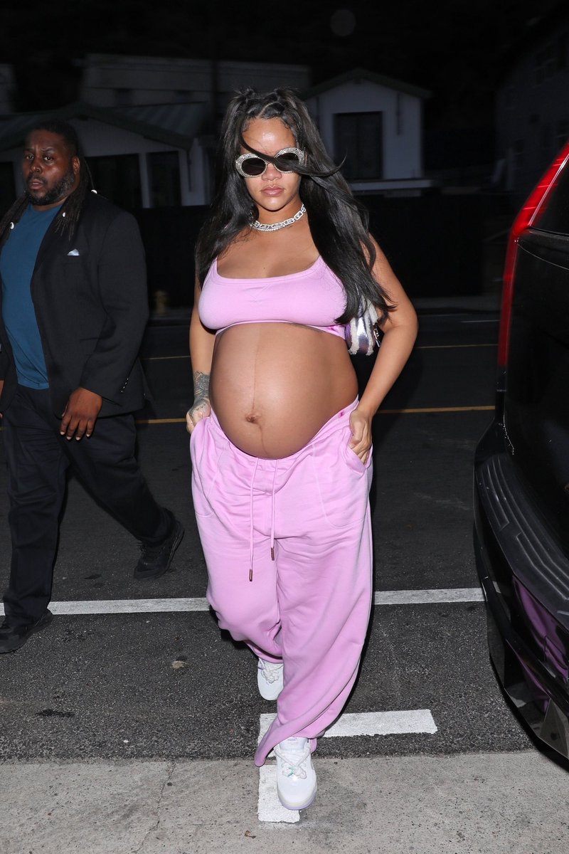 SavageXFenty's tweet photo. Spotted: Muva & #bump23 out and about in our Xssential Relaxed Pant and Bralette set 🥵 Grab @Rihanna’s look on the site. #SavageInTheStreets https://t.co/9EDT5Fkym1