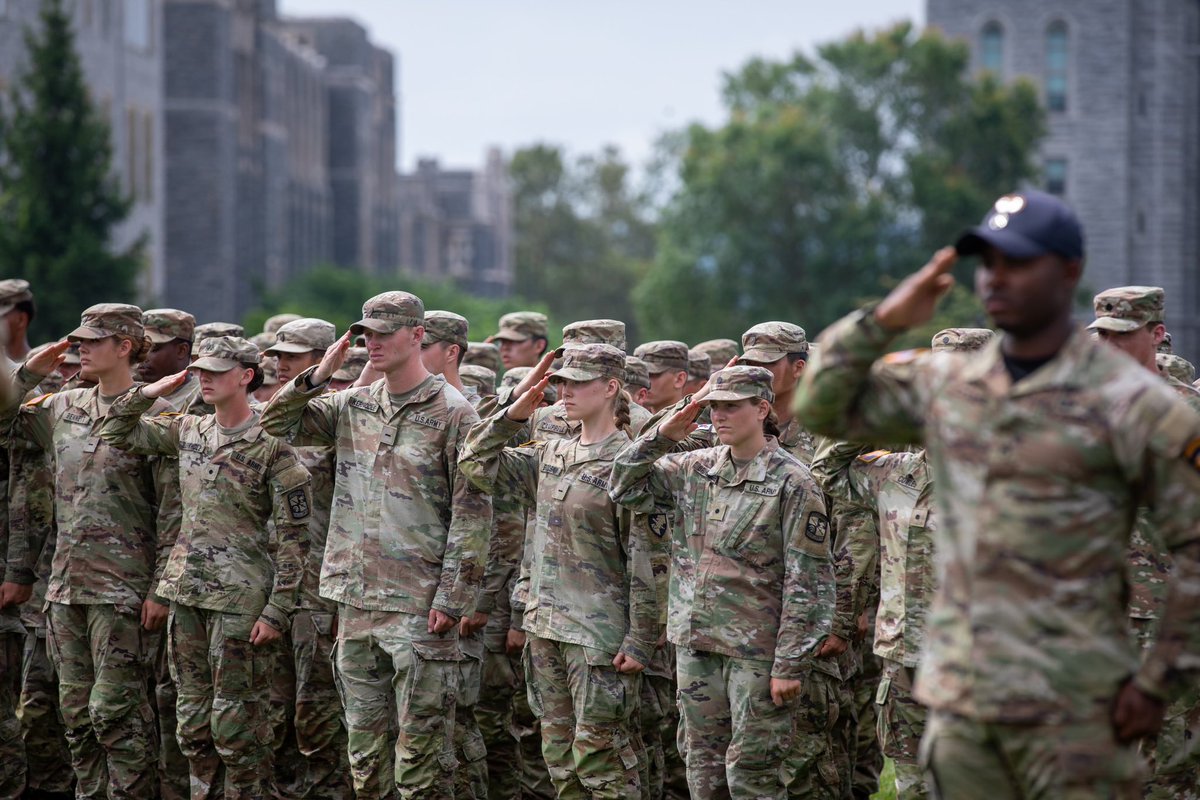 WestPoint_USMA's tweet photo. Look at those wings!🦅🇺🇸West Point and other service academy cadets, ROTC cadets, Summer Task Force soldiers from the @82ndairbornediv and U.S. Military Academy staff and faculty earned and received their Air Assault Badges during a graduation ceremony July 29 at West Point, N.Y. https://t.co/Ng00G7jsYK