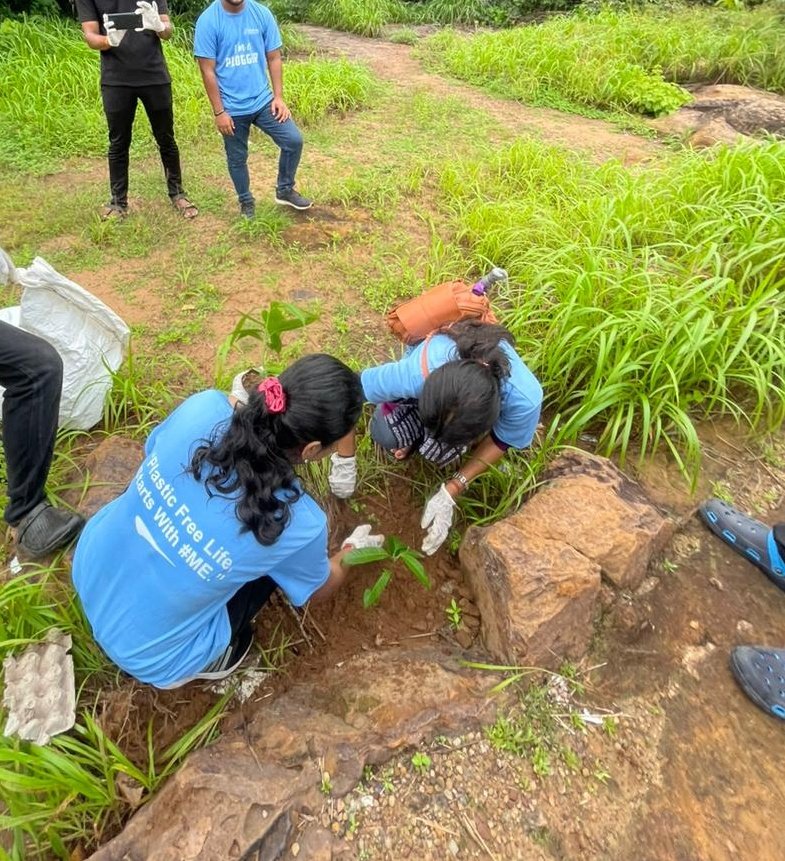 routurmi's tweet photo. The best time to plant a tree was 20 years ago, the second best time is now.
@SATTVIC_SOUL 
@moefcc
@ForestDeptt
#TreePlantation #GoGreen
#MonsoonVibes #carbonsink #NetZero https://t.co/MBYMAi6SWH