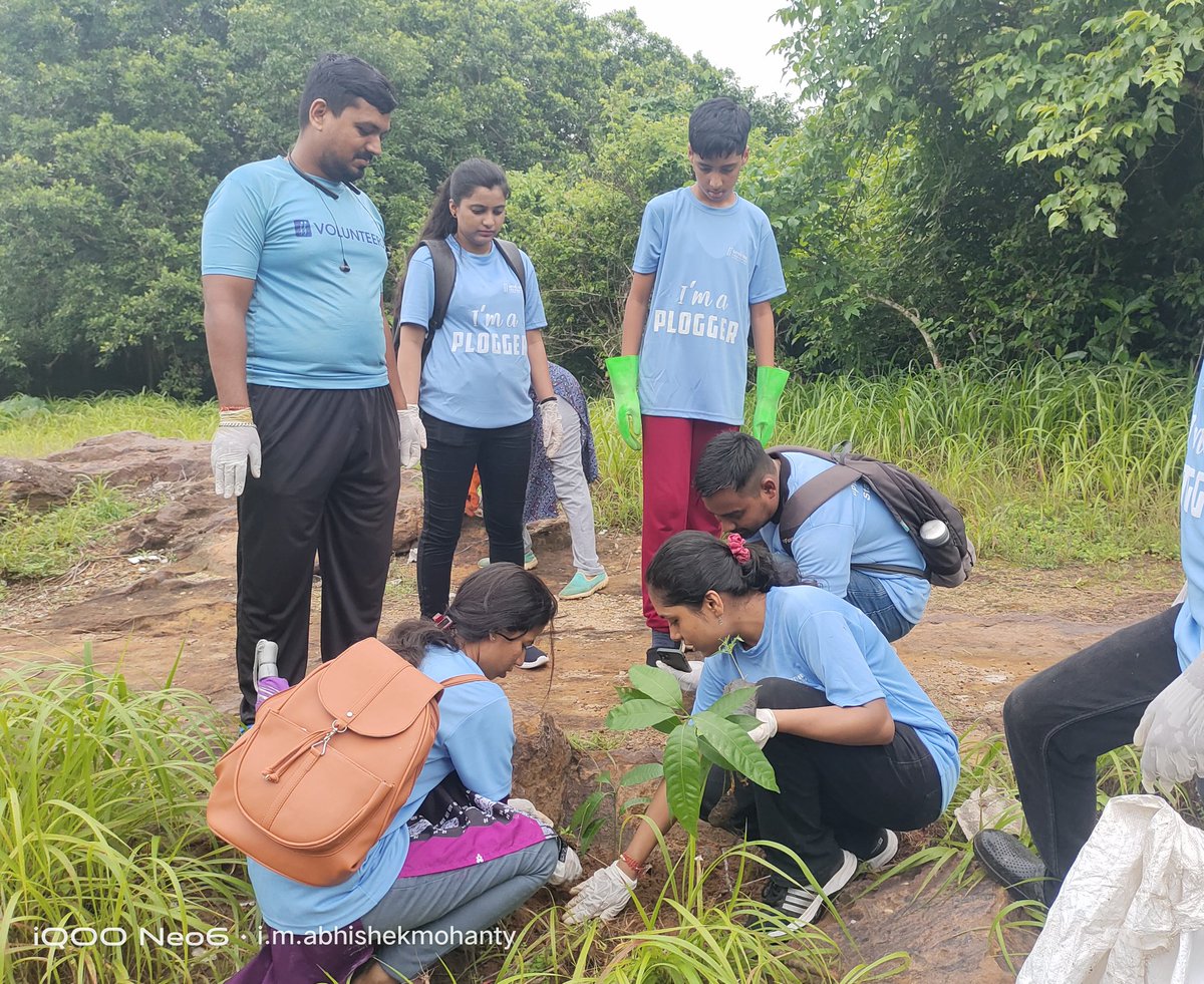 routurmi's tweet photo. The best time to plant a tree was 20 years ago, the second best time is now.
@SATTVIC_SOUL 
@moefcc
@ForestDeptt
#TreePlantation #GoGreen
#MonsoonVibes #carbonsink #NetZero https://t.co/MBYMAi6SWH