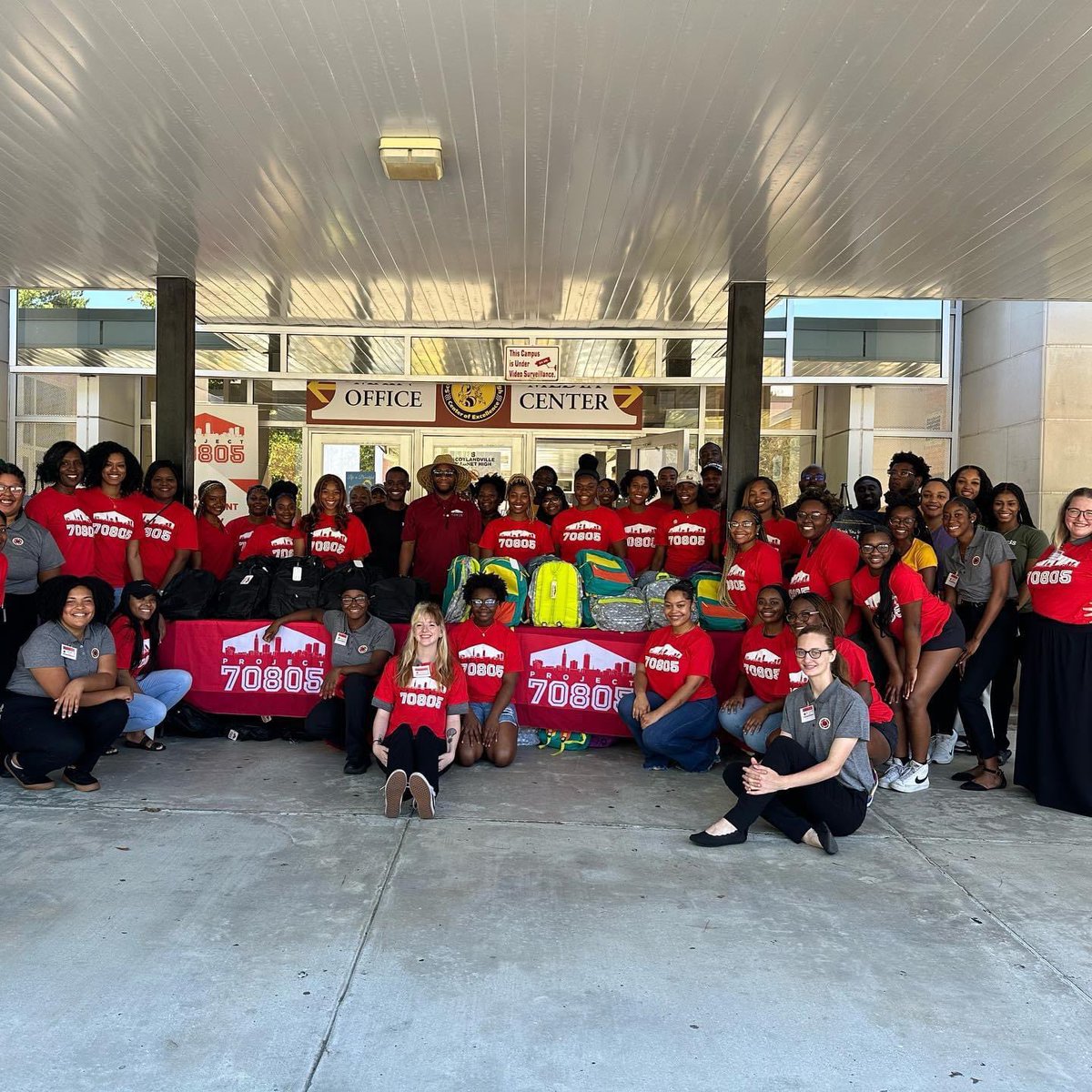 _AKenney's tweet photo. Today WE gave out over 400 backpacks of school supplies 🎒 just in time for the start of the school year for students in Baton Rouge! 

Thank you to all the who helped make this event a success! 💯

We must continue to pour into the communities that poured into us! https://t.co/nh4nHEgGt0