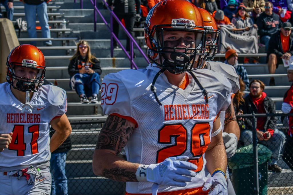 TerryPickard6's tweet photo. @PickardLayne @BergFootball #CH49 #berggang https://t.co/iKDKzZNG2v