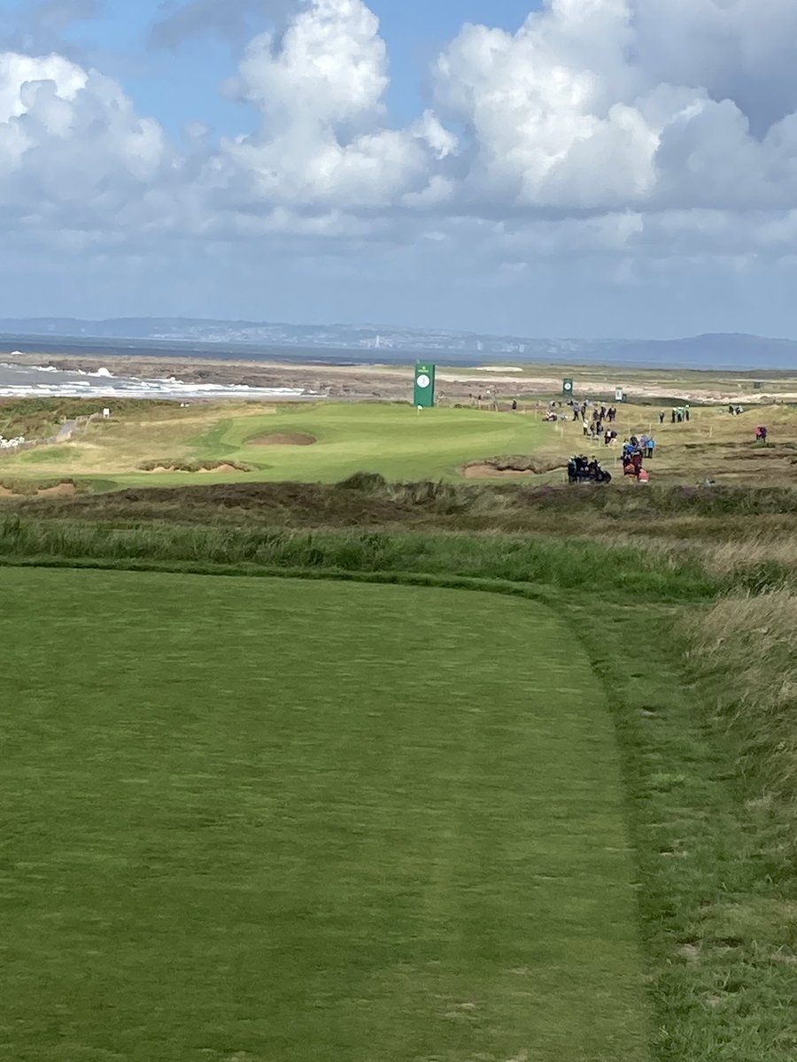 jameshook91's tweet photo. Lovely day watching @euLegendsTour at Royal Porthcawl! Tough conditions for the players today. The course looks  absolutely amazing! 👍 https://t.co/NftDZ3YTrR