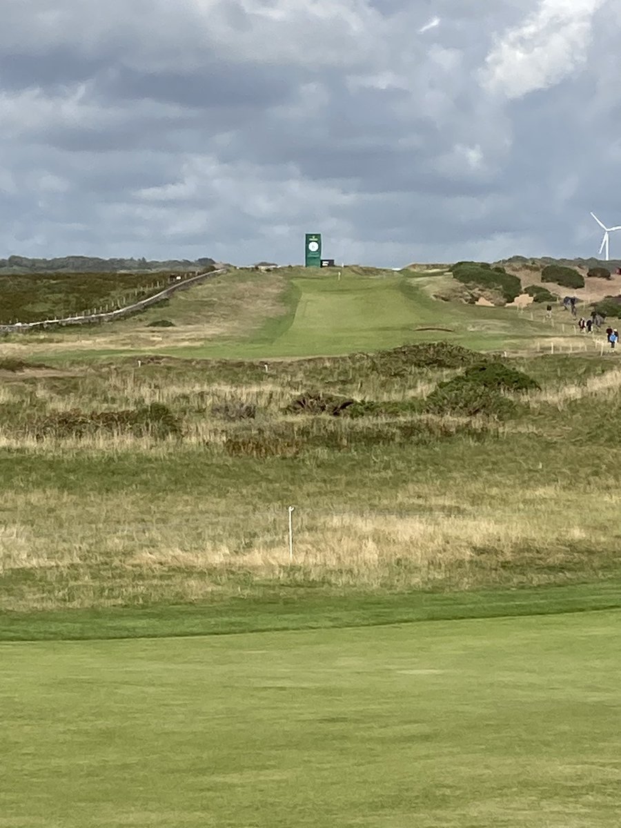 jameshook91's tweet photo. Lovely day watching @euLegendsTour at Royal Porthcawl! Tough conditions for the players today. The course looks  absolutely amazing! 👍 https://t.co/NftDZ3YTrR