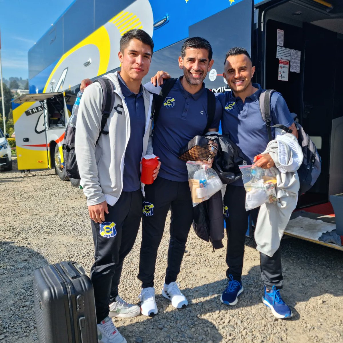 evertonsadp's tweet photo. ¡Desde la Fortaleza Oro y Cielo empieza nuestro viaje hasta la Región de Coquimbo! 👋🏻

Nos vemos en la Provincia del Elqui, Evertonianos y Evertonianas ❤️🇺🇦

#VamosEverton 💙💛 https://t.co/46LdIFKUN9