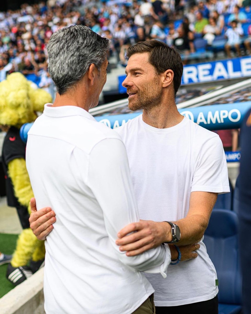 bayer04_es's tweet photo. ¡Gracias @RealSociedad por este gran recibimiento! 🖤🦁❤️
Los esperamos en Leverkusen 😉
#RSCB04 | #SomosBayer04 https://t.co/uowmpBwtV9
