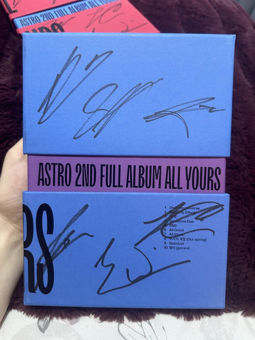 Monatiny14's tweet photo. WTS 2x Astro signed All yours albums 

Come with full inclusions. Looking for £45 each plus shipping but open to offers! 

Can ship WW https://t.co/B5cSlXteOq