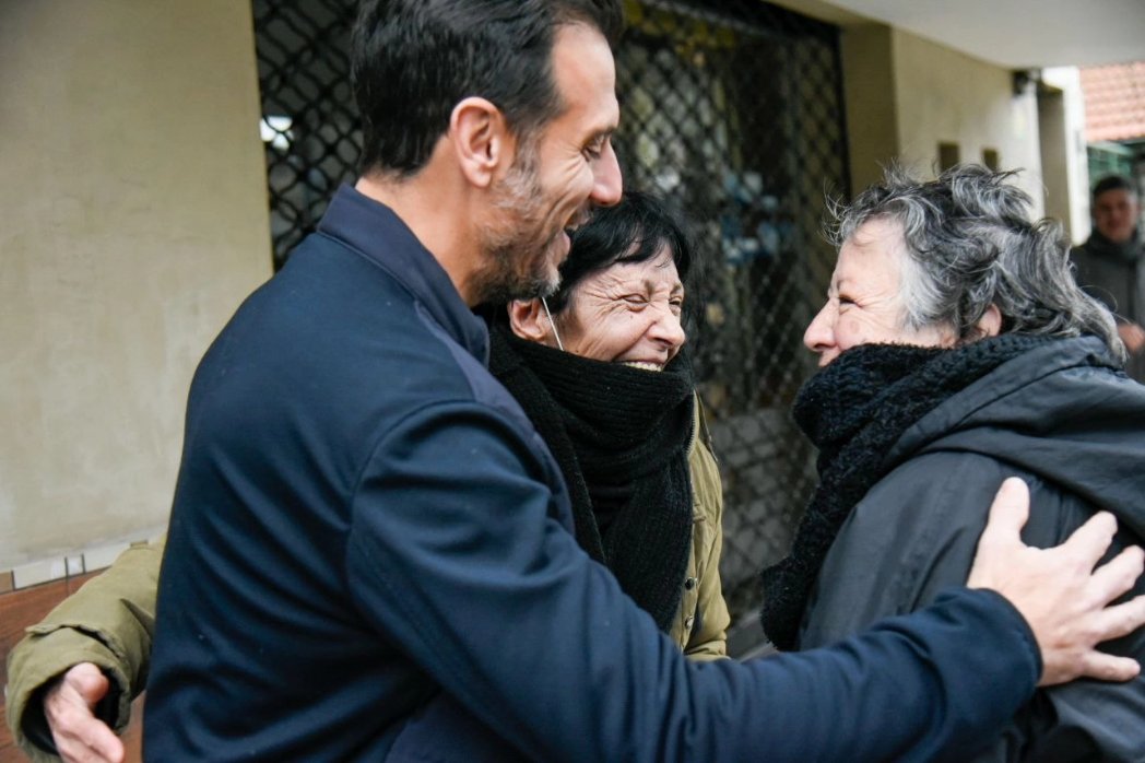 aJulianAlvarez's tweet photo. Hoy por la mañana conversamos con vecinos, vecinas y comerciantes de la calle D'Elía, en Villa Industriales, y recorrimos nuestras mesas de difusión, junto a @OmarGaldurralde y las y los candidatos de la Lista 2 de @UnionXLPlanus.

#LaCiudadQueNosMerecemos https://t.co/kckSEafH29