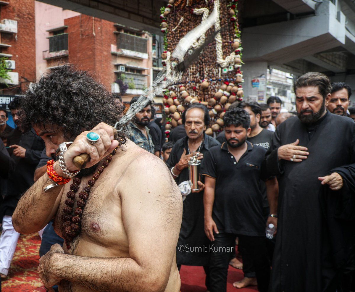 'मज़हब नहीं सिखाता आपस में बैर रखना '

#Muharram2023 #lucknow #india 
📸📸@skphotography68