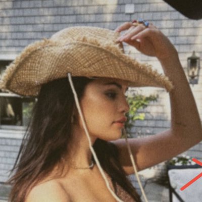 seIenazgom's tweet photo. #NewProfilePic https://t.co/5KkYboVkSe