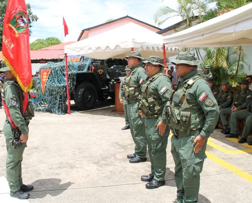 REDI_llanos03's tweet photo. #EnFotos 📸 || En las instalaciones del Fuerte Conopoima, en San Juan de los Morros, el MG. Lenín Lorenzo Ramírez Villasmil, Cmdte de la #REDILL, en perfecta Unión cívico militar, presidió acto con motivo a la trasmisión de mando de la #ZODI 32 Barinas y #ZODI 35 Guárico. https://t.co/MdtUmk2me8