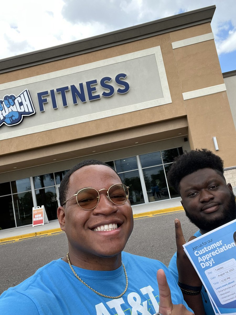 DavidWhiteGlobe's tweet photo. Rain or shine. We got our prospecting boots on today! @ATT @Belleau_Denzel1 @anthonydomonick @NicoleKHinojosa @shawni777 #att #lifeatatt @One_FLA https://t.co/p9MLClncQo