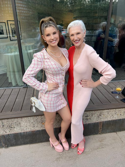 An incredible weekend ahead with @biggreen @mayemusk @kimbal 🌱💚 https://t.co/hjAbeXiSz8<a class="tags" target="_blank" title="On Twitter" href="/?out=eyJ0eXAiOiJKV1QiLCJhbGciOiJIUzUxMiJ9.eyJpYXQiOjE3MjA1NDcyMzksImlzcyI6InR3cG9ybnN0YXJzLmNvbSIsIm5iZiI6MTcyMDU0NzIzOSwiZXhwIjoxNzUyMDgzMjM5LCJyZWRpcmVjdF91cmwiOiJodHRwczovL3R3aXR0ZXIuY29tL2JpZ2dyZWVuIn0.LA9RzK8zr1olce093-9RxCWKHl0rPSByKQ4kR-Fk69SWJlKJTKnJ0ppSEDnLhRcaB0SyK5OzpRJhQvoML3tjAA">&#64;biggreen</a><a class="tags" target="_blank" title="On Twitter" href="/?out=eyJ0eXAiOiJKV1QiLCJhbGciOiJIUzUxMiJ9.eyJpYXQiOjE3MjA1NDcyMzksImlzcyI6InR3cG9ybnN0YXJzLmNvbSIsIm5iZiI6MTcyMDU0NzIzOSwiZXhwIjoxNzUyMDgzMjM5LCJyZWRpcmVjdF91cmwiOiJodHRwczovL3R3aXR0ZXIuY29tL21heWVtdXNrIn0.nMkhQXJRuHkBz4FVE35TJgKfFTXQqQsgZXo64f20U4COWcmAzGsSFxwIcEoj8GaBYez6lulNgckRBHg5GpEC9A">&#64;mayemusk</a><a href="/tag/happynewyear"class="tags"><span>&#35;happynewyear</span></a><a href="/tag/newyearsresolution"class="tags"><span>&#35;newyearsresolution</span></a><a href="/tag/nye2024"class="tags"><span>&#35;nye2024</span></a>