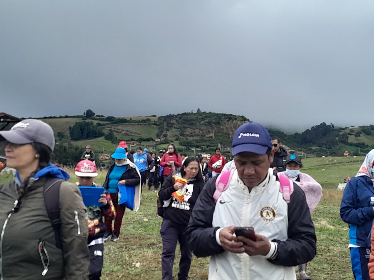 TamaraPaolAH's tweet image. Hoy en la localidad de Usme nos encontramos con las familias de Ciudad Bolívar, Sumapaz, Tunjuelito y Usme. Desde la alegría, el reconocimiento de nuestros ancestros y alrededor de un delicioso sancocho seguimos construyendo la red de escuelas como territorios de paz #RedesPaz