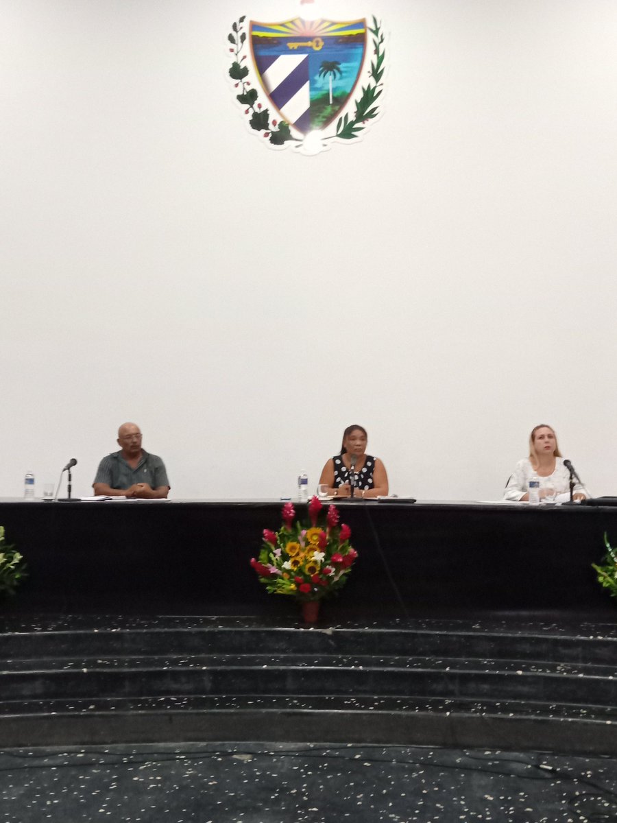 finanzasprecios's tweet photo. En Marianao, #LaHabana, con la presencia de la VPM @InesMChapman sesionó la Asamblea Municipal del #PoderPopular.
En la cita estuvo presente por el @finanzasprecios el Dir. Gral. de Desarrollo Organizacional  @FrankTrujilloC.
#ParaCubaTrabajamos 🇨🇺
#Presupuesto2024 https://t.co/96g1U19r4Y