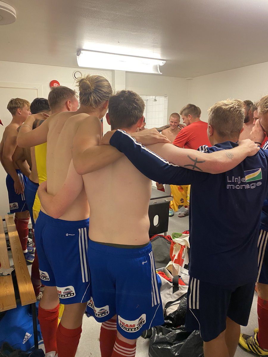 DM är DM och straffar är straffar. Betydligt viktigare matcher väntar.
Men oavsett vad så förtjänar dessa killar glädje och idag var de glada. Då är jag glad.

Nästa lördag väntar serieledarna i höstupptakten. Vi får se om vi är glada efter det.