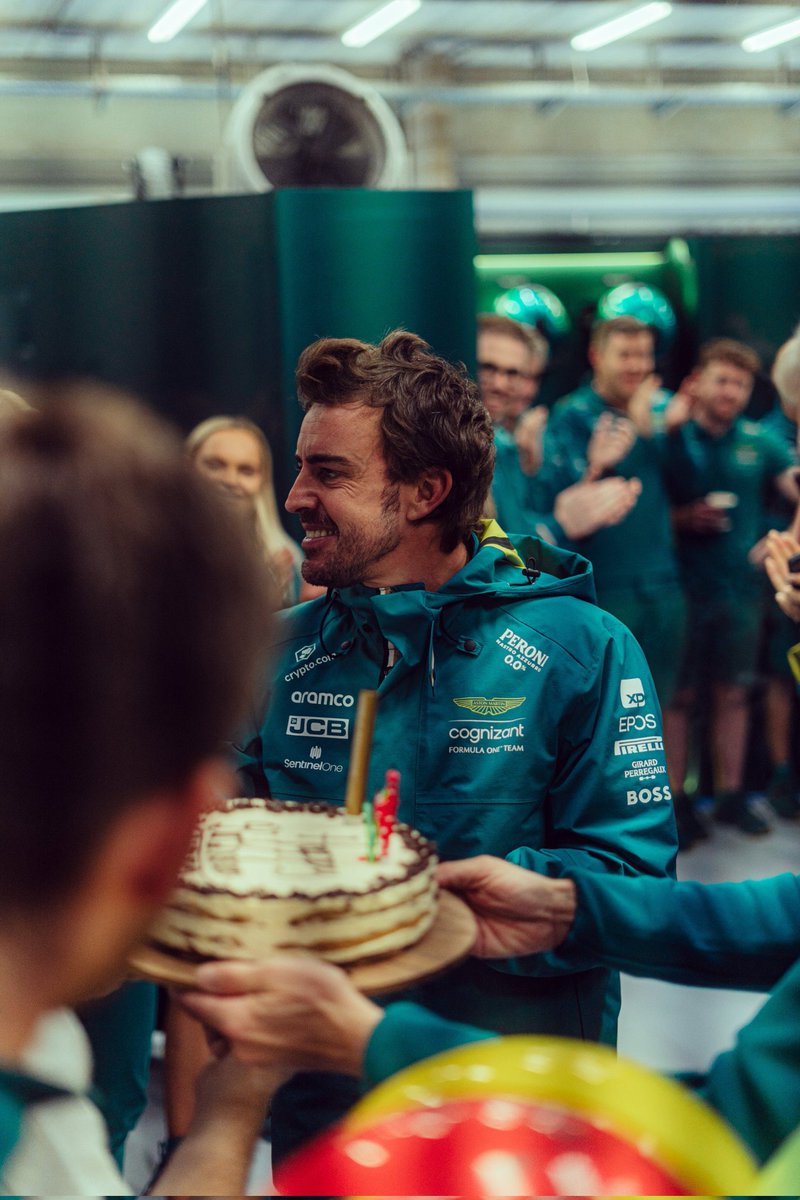 ¡Feliz cumpleaños a nuestro campeón <a href="/alo_oficial/">Fernando Alonso</a>! 💚🎉