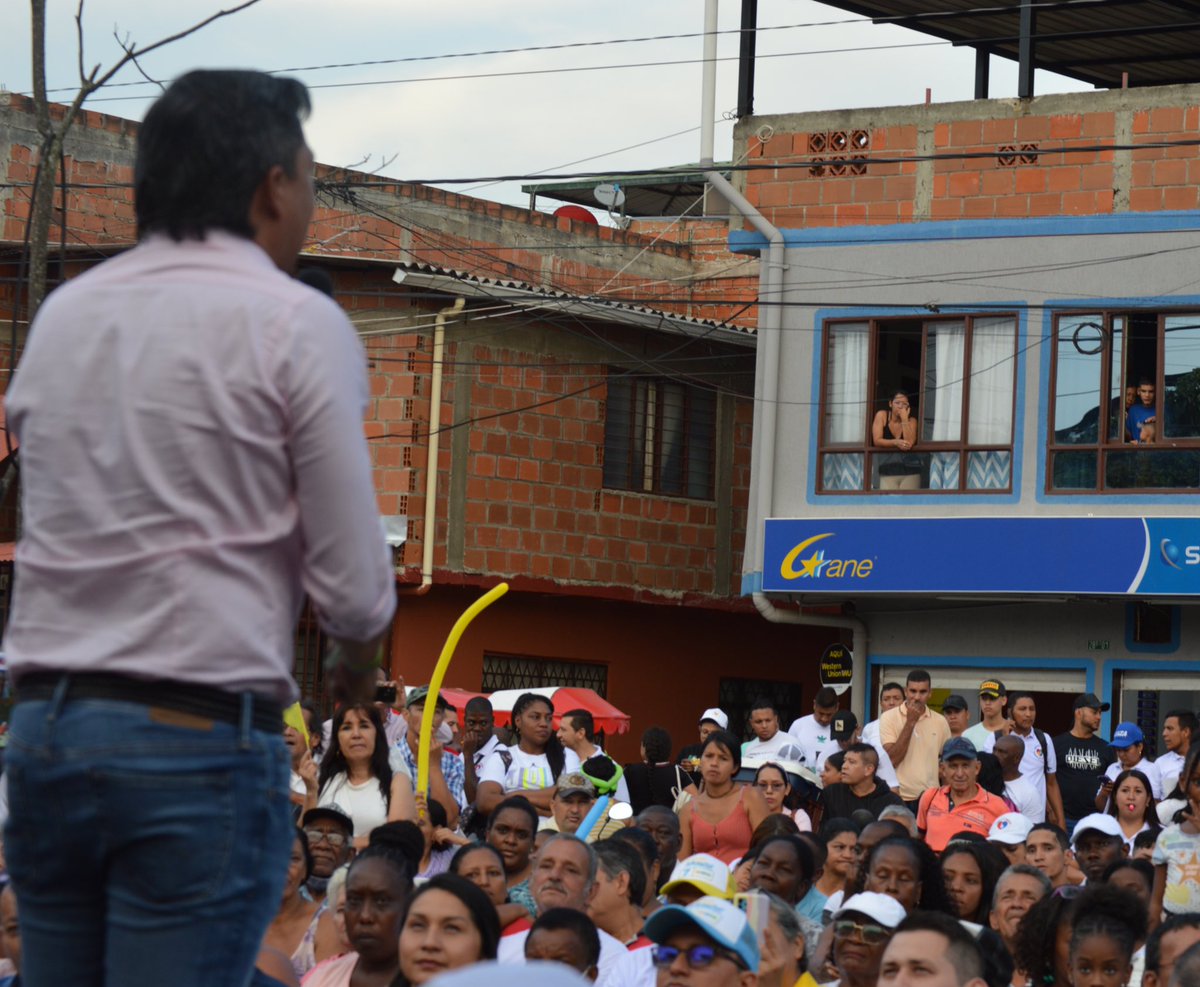 deninsonmendoza's tweet photo. Hablamos para que ellas y ellos nos escuchen, no los de siempre 

#VamosConTodaCali 💛🩵💚 #DeninsonAlcalde 💙❤️🤍❤️💚 https://t.co/Wo52Tw6D3I