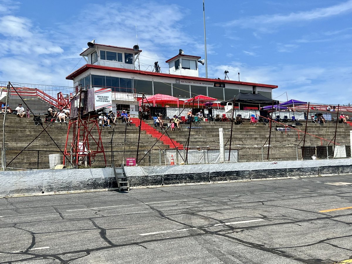 therepave's tweet image. It’s @CARSTour #Throowback225 day 🙌

Catch us on all #ShortTrackLife social media platforms for updates and neat looks at the paint schemes teams have brought today 😍

Catch the race live tonight on @FloRacing or if you’re in the area, come pack the crowds 😎