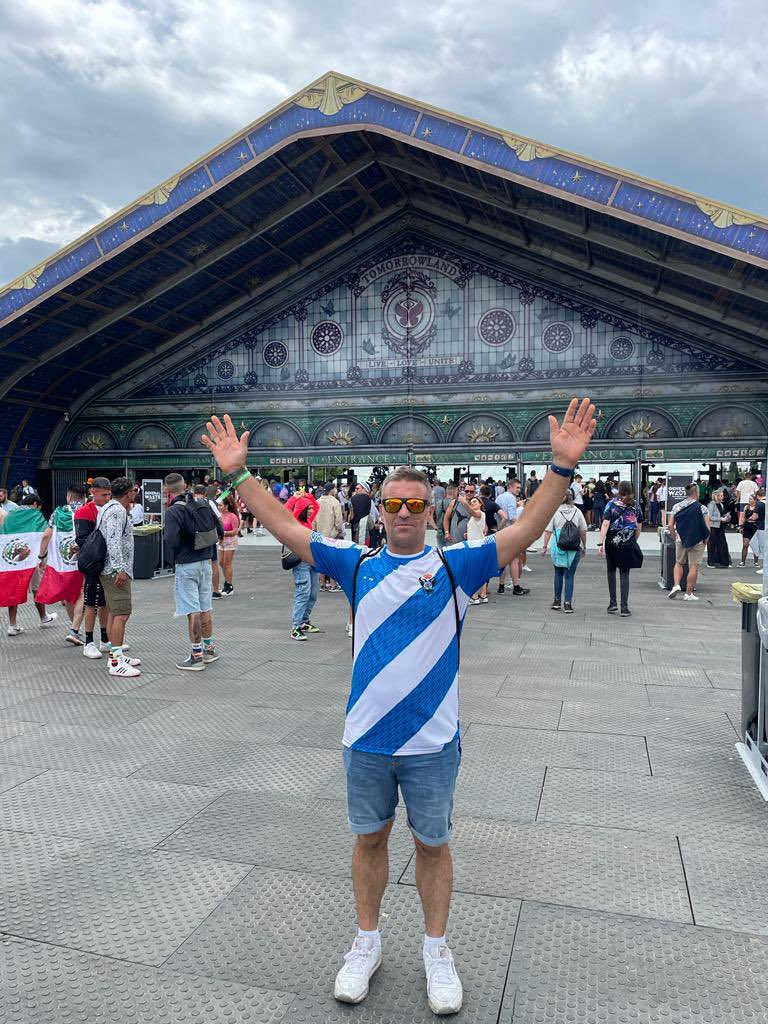 sequera_77's tweet photo. Siempre con el @CFTalavera 
@tomorrowland https://t.co/q5RC0tsSiX
