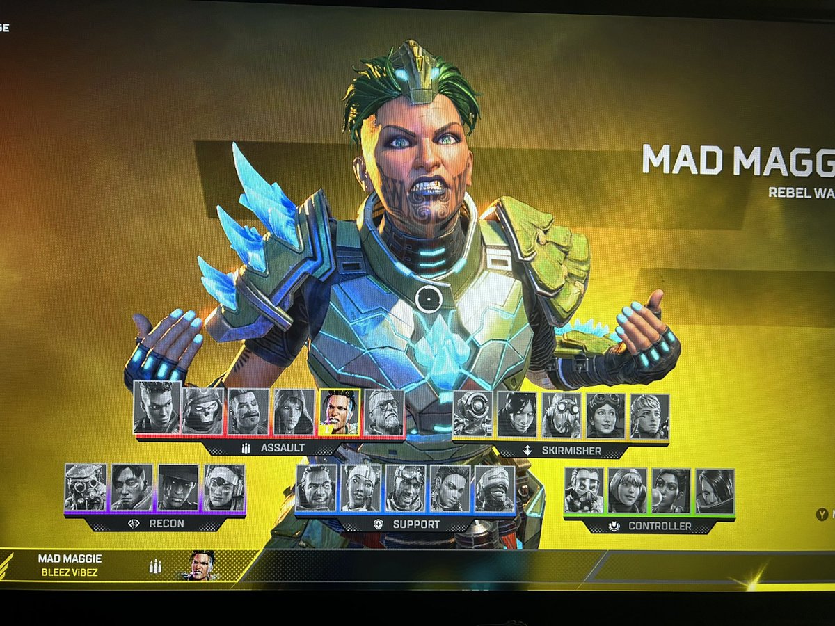 BLEEZ_ViBEZ's tweet photo. Happens every time I try to play trios https://t.co/vsATT3LVNa