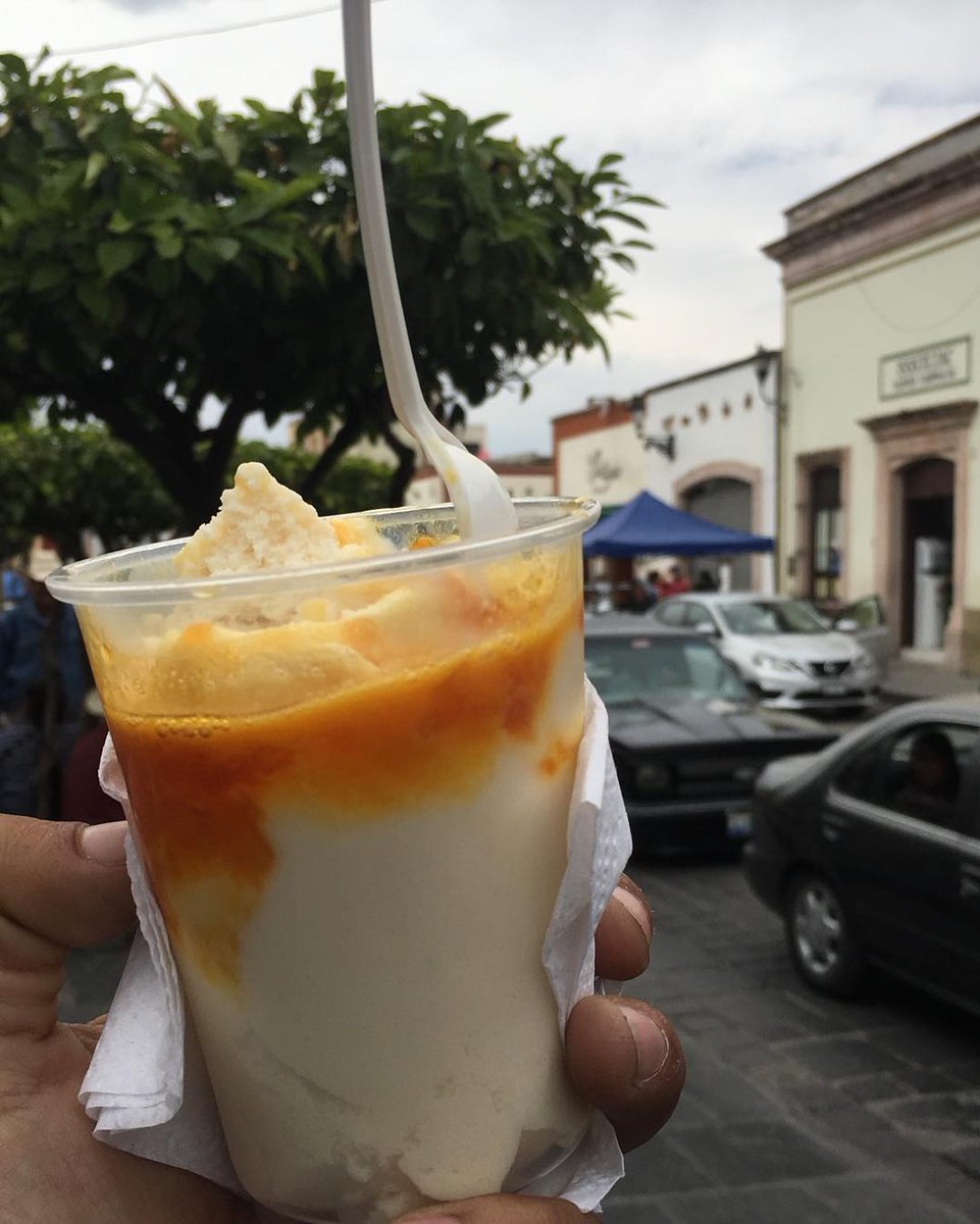 ZacatecasTravel's tweet photo. ☀ Con este calorcito en #ZacatecasDeslumbrante, una rica nieve de la Ermita en #JerezElMásAlegre con mermelada de guayaba o de fresa. 🍨💜  ¿Las has probado?
📷 @lzepeda979 https://t.co/AOhOFcFQE9