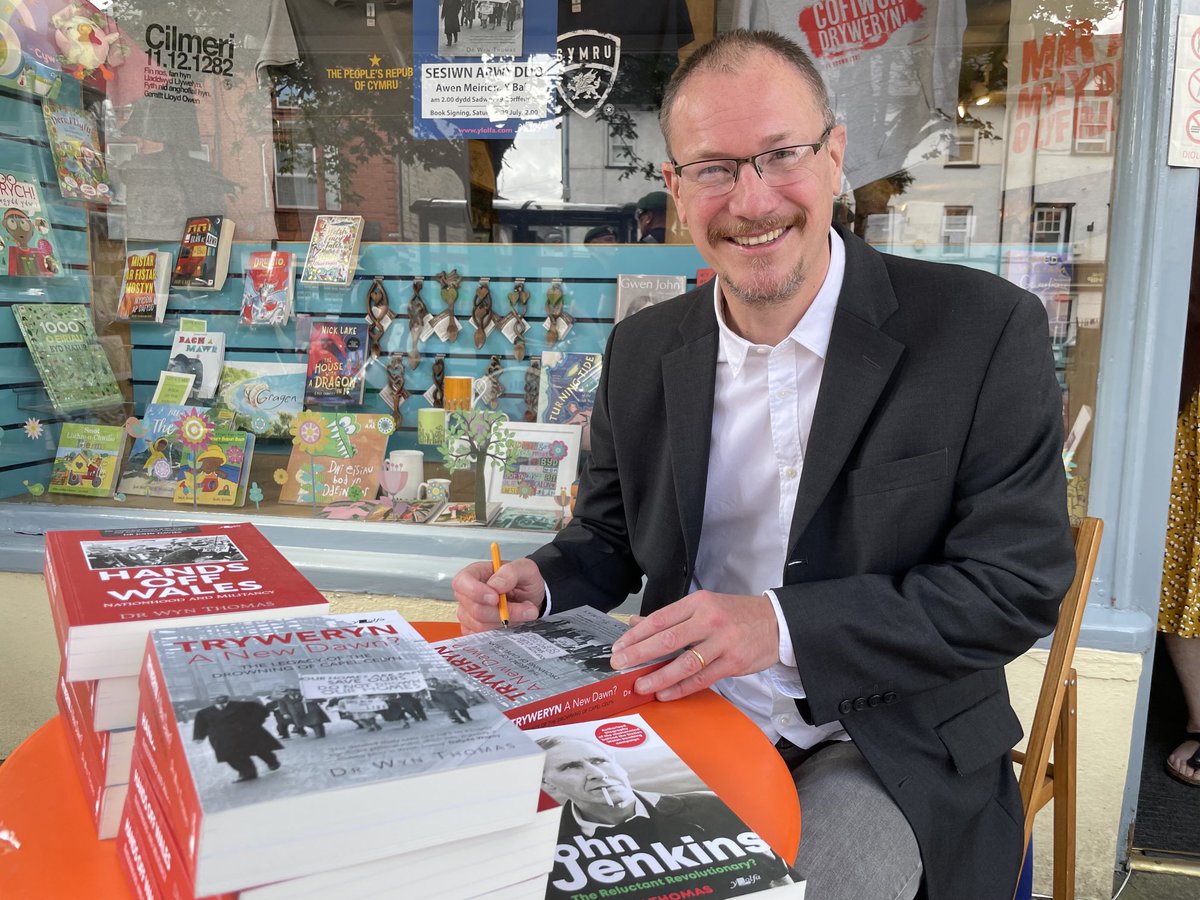 lefi gruffudd (@lefigruffudd) on Twitter photo Lansiad gwych i lyfr Wyn Thomas am Tryweryn heddiw yn y bala <a href="/AwenMeirion/">Awen Meirion</a> <a href="/YLolfa/">Y Lolfa</a> <a href="/Cambriaband/">Cambria Band</a> Lansiad gwych i lyfr Wyn Thomas am Tryweryn heddiw yn y bala <a href="/AwenMeirion/">Awen Meirion</a> <a href="/YLolfa/">Y Lolfa</a> <a href="/Cambriaband/">Cambria Band</a>