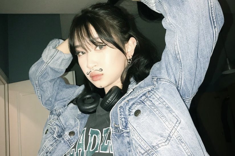 ⠀

the rules are clear:
smash the ♡ to chat with me,
click the ↻ to grab some coffee!