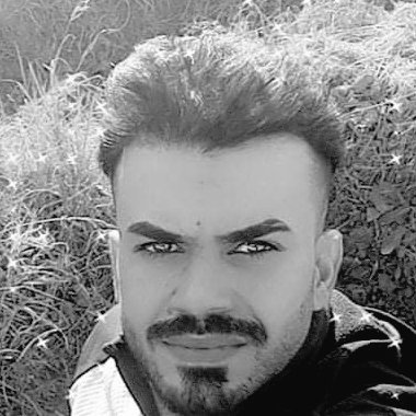 من لايهتم لامري لا اهتم لامره فالحب جميل والكرامة اجمل