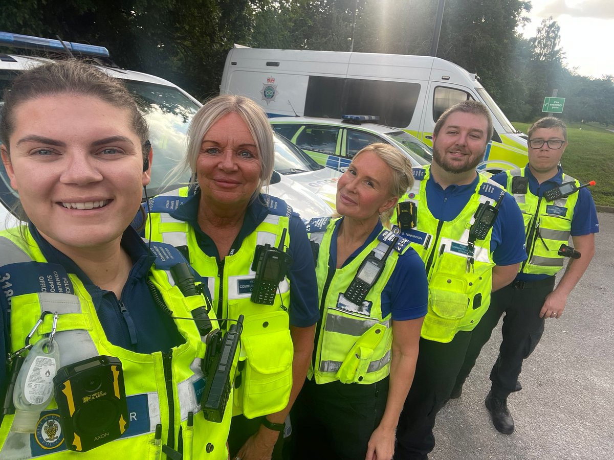 TettenhallWMP's tweet photo. Joint working for our PCSO's helping each other with our border ASB issues across @SouthStaffsPolice and Tettenhall. A large area covered this evening. #SStaffs #OneTeam #OpCable #JointWorking https://t.co/7yH114pO1G