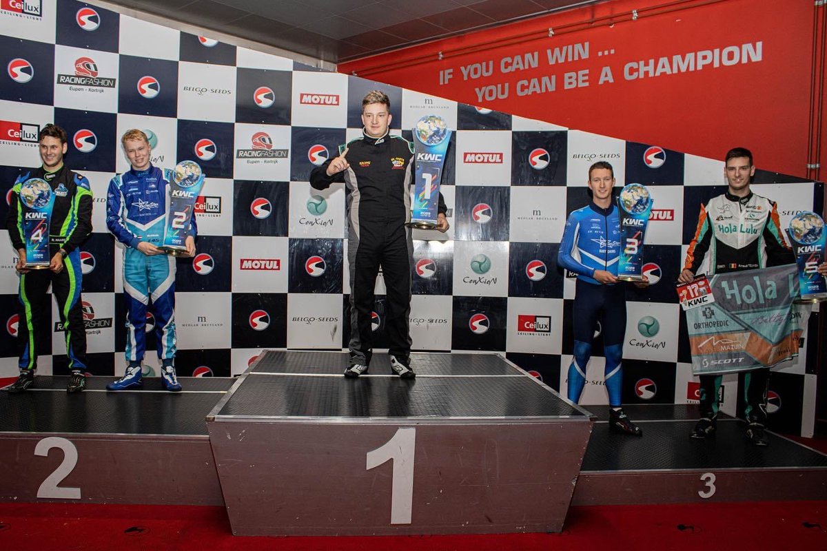JonDV21's tweet photo. KART WORLD CHAMPION 2023!

Vaya semana… remando a contra corriente.

Defendiendo el 1, en territorio desfavorable, en modalidad desfavorable, contra equipos enteros apoyando a otros pilotos…

Juro este año que haré crónica ❤️😂

Gracias a todos por el apoyo 🇪🇸🇪🇸🇪🇸🇪🇸🇪🇸 https://t.co/uRJJqPyPWT