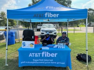 MrsBogier's tweet photo. We didn’t let the heat take us out determined to 💪🏾! Thanks so much @JohnnyGarSan for this event! 🤩Nick & team making it happen! 🔥#MASBetterTogether #LifeAtATT
@jerryfornwalt @404girl @ATT_Chad @DomDavis_ https://t.co/L9DgUrvRpw