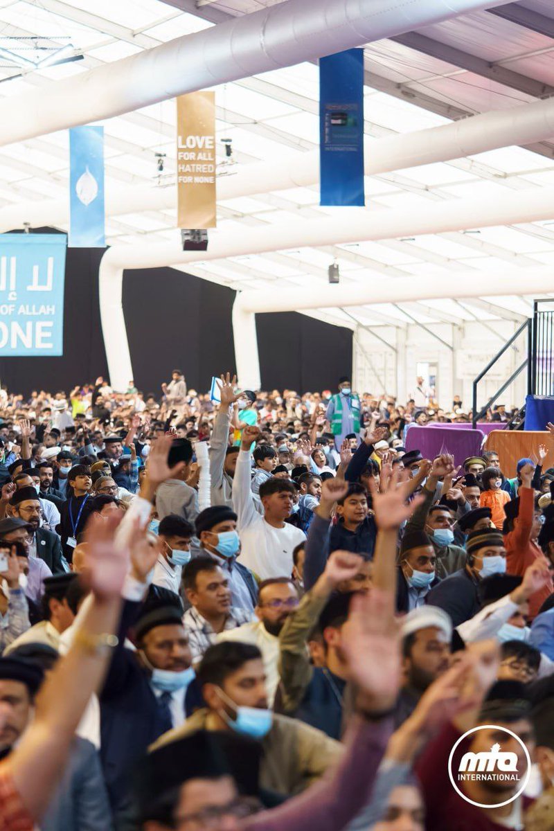 JalsaConnect's tweet photo. Slogan's being raised during #JalsaUK, Allah is the Greatest! 

#JalsaConnect https://t.co/BJbJtfF2cg
