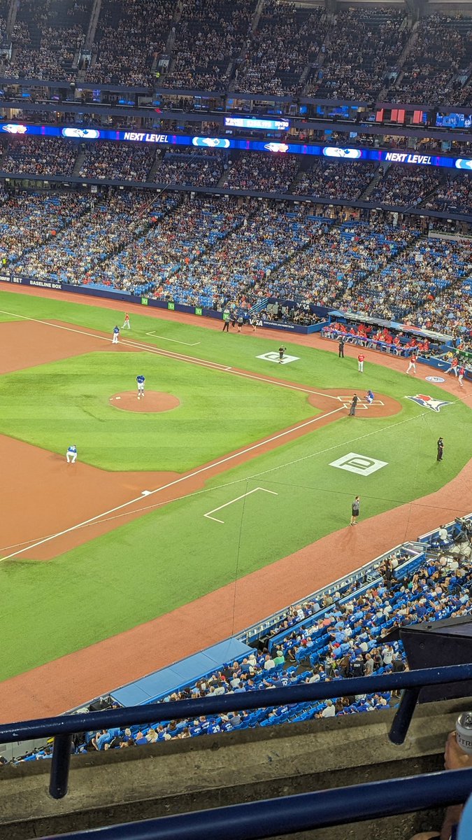 Back in Canada for the first time in 16 months. First stop... #BlueJays game!!

#NextLevel
