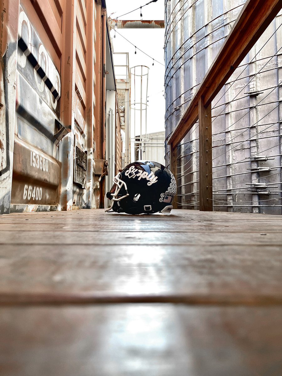 CockyLids's tweet photo. Cooked up another helmet for the great dudes over at @gcsupplycompany . If you’re a gamecock, a Supply hat or shirt is a must-have. Give ‘em a follow to keep up with all of their new releases! #roosterSzn #talktomerooster #ForeverGC #gcsupplyco #gamecockfb #gamecocknation https://t.co/U1hm9iWUZg