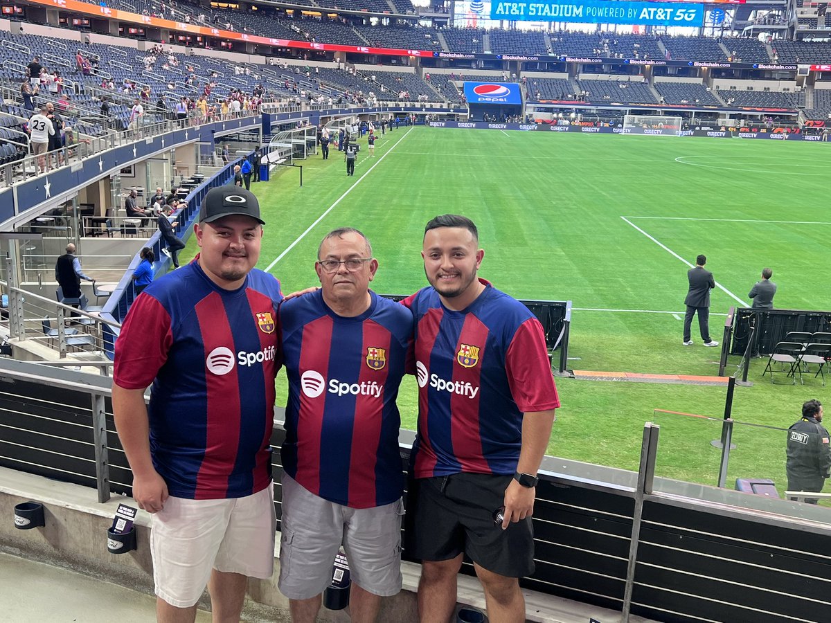 ALeonel22's tweet photo. Healing our inner child w/ pops🫶🏼 #ElClasico#visabarca https://t.co/6tEWnweLGU