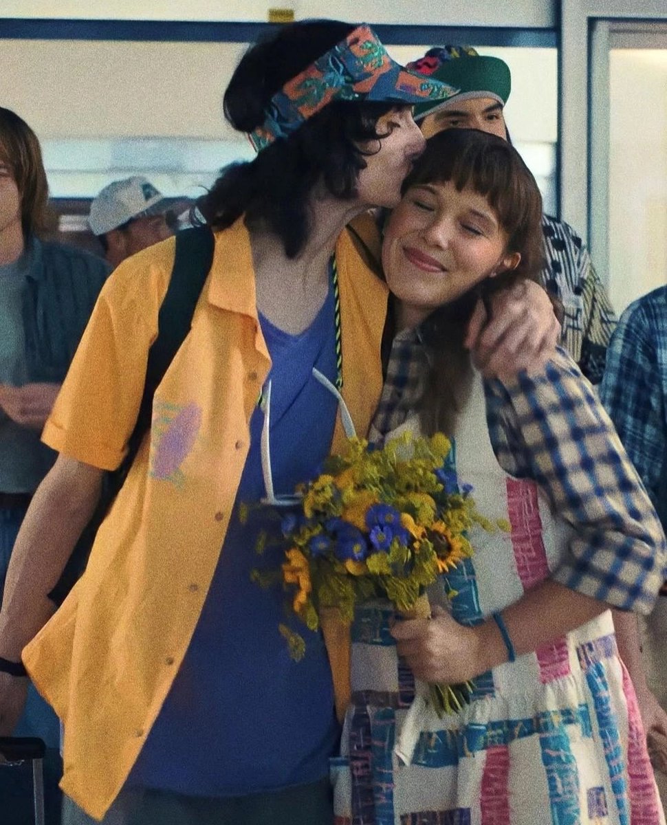 berdnikova91's tweet photo. MI LE VEN. MI LE VEN. MILEVEN
 All together....

#mileven #StrangerThings https://t.co/jZm1KB0KLn
