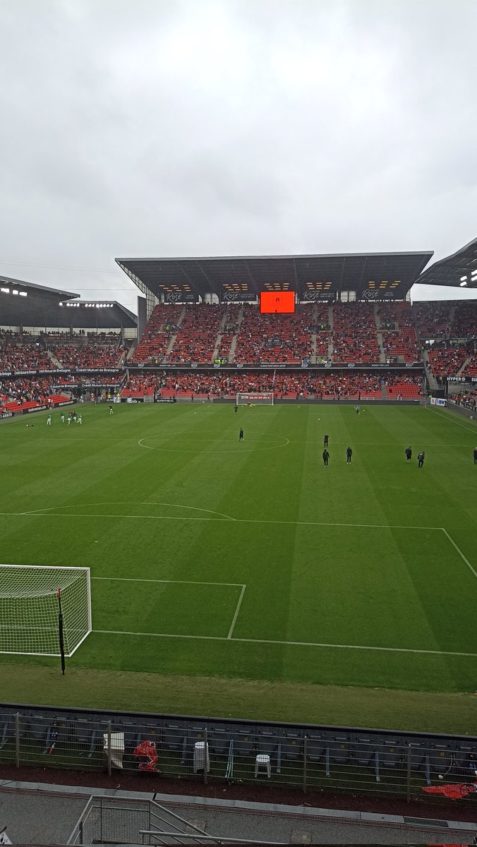 gallegsrfc's tweet photo. La belle victoire du Stade Rennais pour le premier match au Roazhon Park ! 🤩❤️🖤
#SRFCWHU https://t.co/SVnpRF9vHS