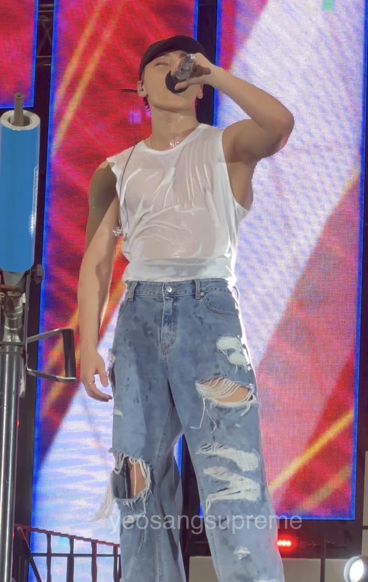 Koreaboo's tweet photo. This San with this Yunho…I think I’m about to lose my mind fr https://t.co/6E0LJj9PUl