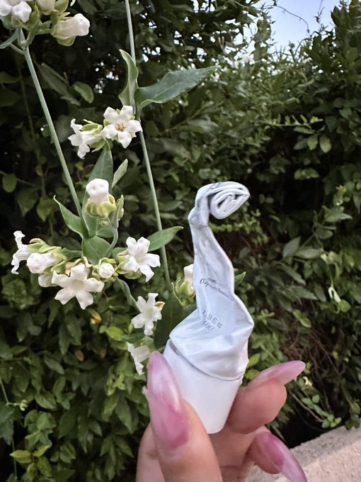 dieux is really That Girl https://t.co/jsUPSzuZTn